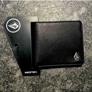 Volcom wallet NWT